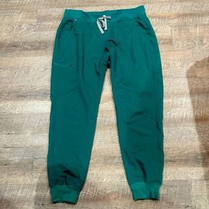 Figs Zamora joggers in hunter green